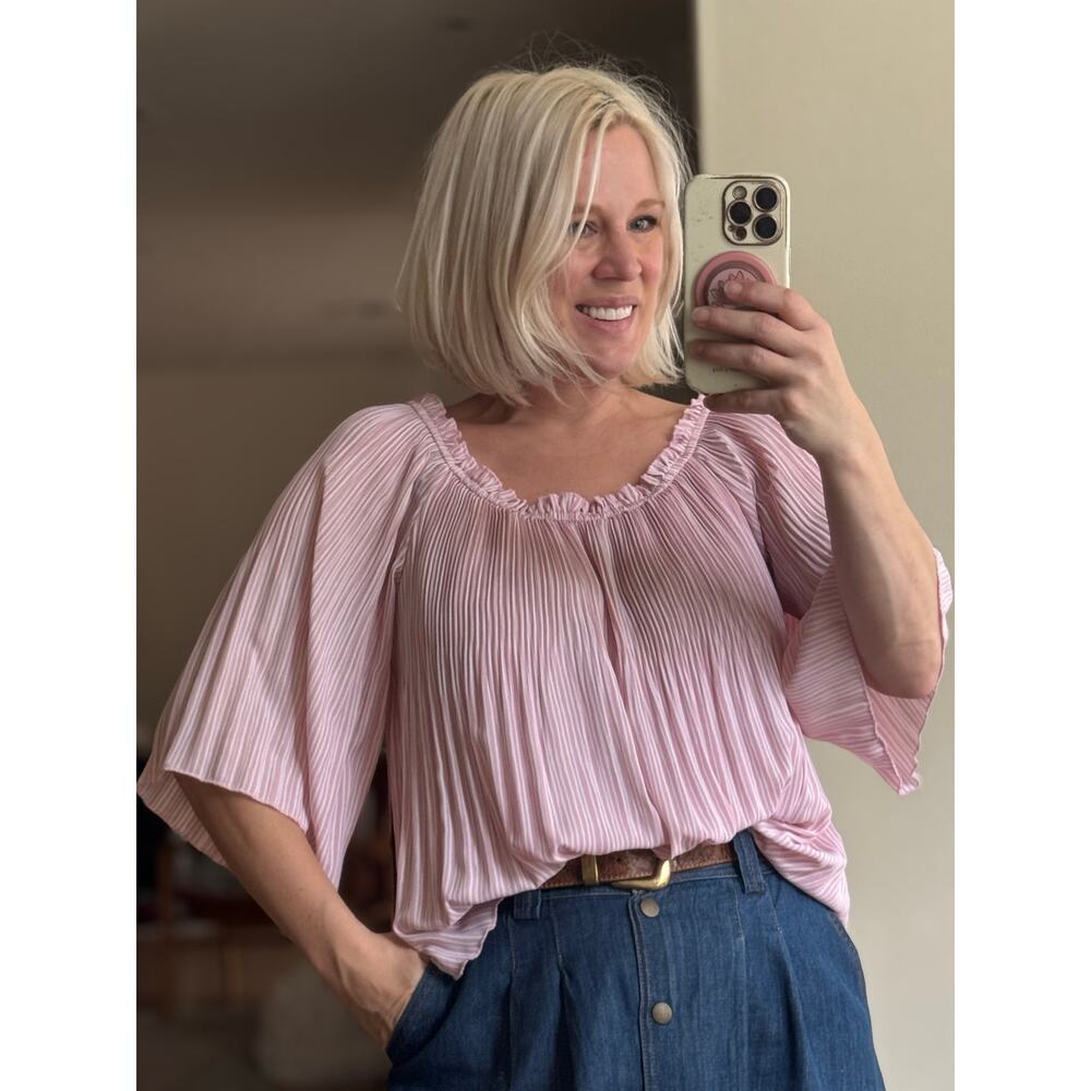 Halston Blush Pink Pleated Lightweight Blouse Size Small. Great for all Seasons!
